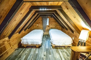 2 bedrooms, desk, travel crib, free WiFi