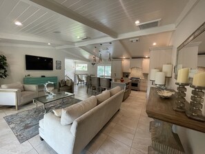 Smart TV, fireplace, stereo