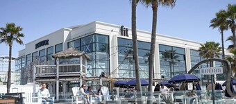 Amazing Proximity to the Beach and Bay with Direct Ocean Views!