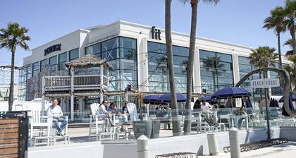 Amazing Proximity to the Beach and Bay with Direct Ocean Views!