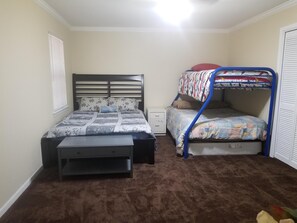 2 Schlafzimmer, Reisekinderbett, kostenloses WLAN, Bettwäsche
