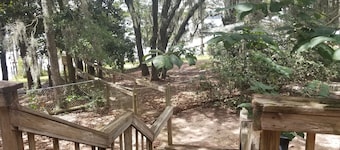 Casa privada frente al lago con porche y muelle - pescar, relajarse; tranquilo y sombreado