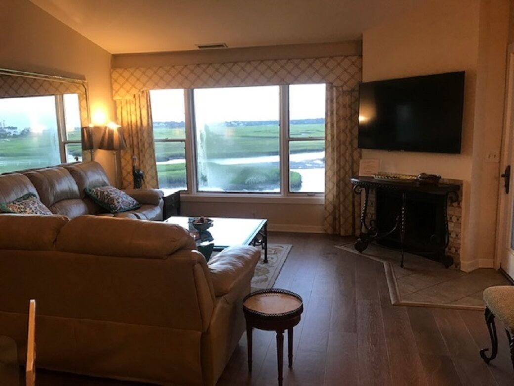 Sound frontage at Cordgrass Bay