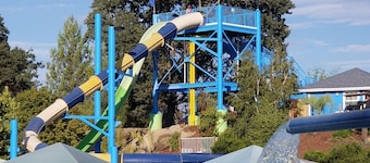 Suite 16th - Old time charm, Free WiFi, Cable, Downtown