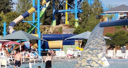 Suite 16th - Old time charm, Free WiFi, Cable, Downtown