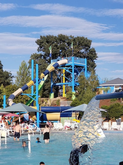 Suite 16th - Old time charm, Free WiFi, Cable, Downtown