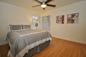 2 bedrooms, desk, iron/ironing board, free WiFi