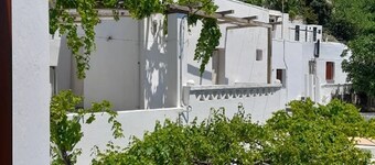 Eleimonitria house vous attend pour vous accueillir au coeur de la mer Egée