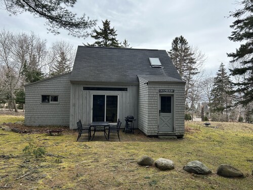 Peaceful Cottage with Ocean Access