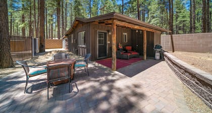 Flagstaff Cabin Retreat Nestled in the Quiet surround of Ponderosa Pines