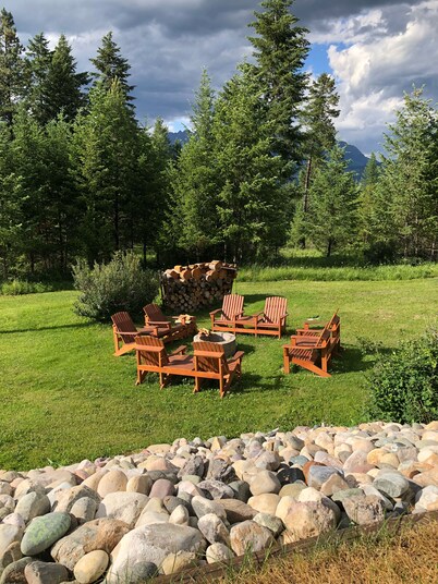 BEAUTIFUL MOUNTAIN VIEWS, CENTRAL TO FERNIE & KIMBERLY, ENDLESS ADVENTURES