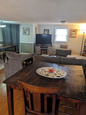 Smart TV, DVD player, video library - Escape to a relaxing retreat just minutes away (Chesnee)