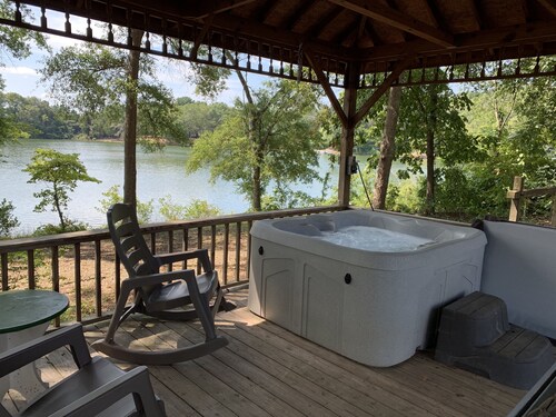 Escape to a relaxing retreat just minutes away