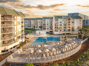 A heated pool - Stunning Oceanfront Villamare-June 13-20 now available!! (Hilton Head Island)