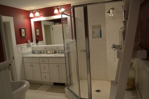 Ensemble douche/baignoire, baignoire Ă jets, sĂšche-cheveux
