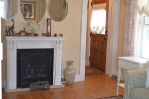 Interior - Trackside Home- Walk to Everything (Track, Town, SPAC) (Saratoga Springs)