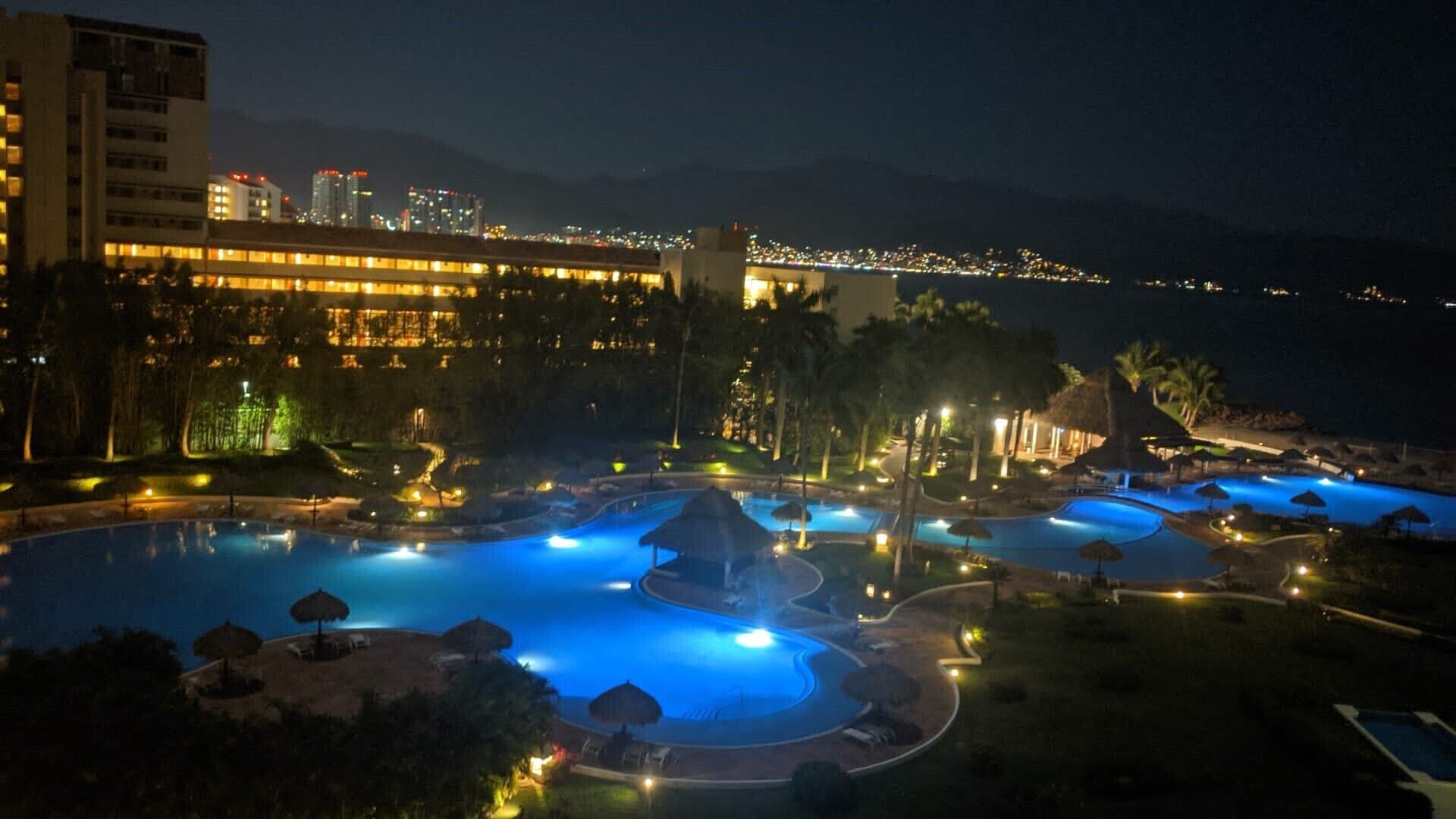 Outdoor pool, an infinity pool