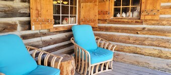 "Ranch de la rivière Yellowstone Special Special, cabane en rondins emblématique, vues majestueuses"