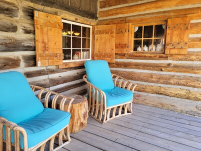 Iconic Log Cabin At The Yellowstone River Ranch