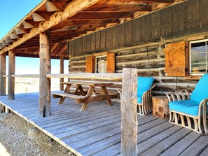 Terrace/patio - Iconic Log Cabin At The Yellowstone River Ranch (Clark)