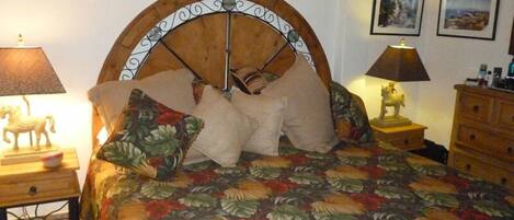 1 bedroom, in-room safe, iron/ironing board, free WiFi