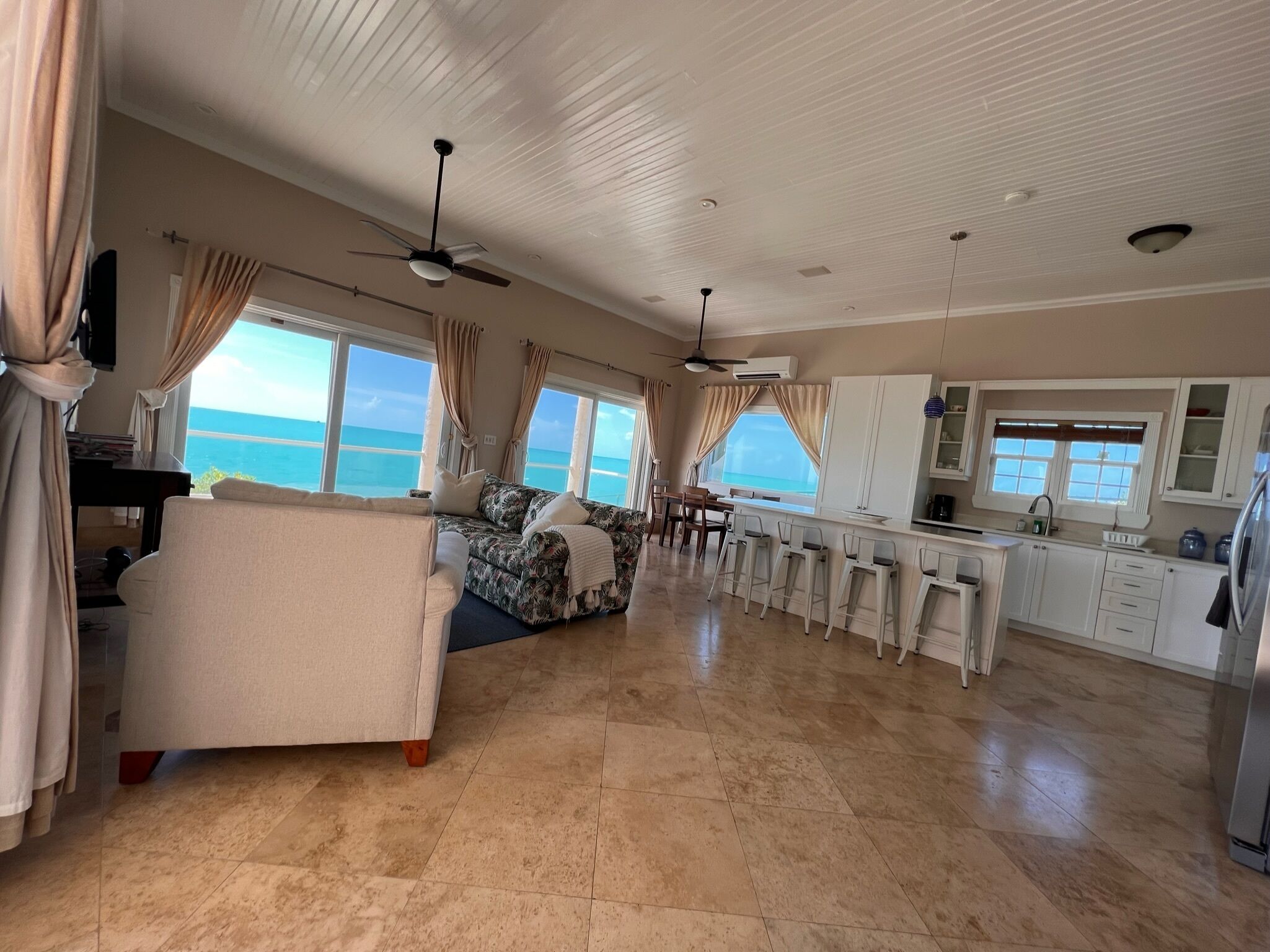 Televisión y reproductor de DVD 