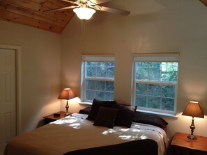 2 Schlafzimmer, Schreibtisch, Bügeleisen/Bügelbrett, kostenloses WLAN