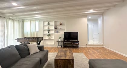 Group-Friendly Anaheim Stay – Spacious, Cozy, and Close to Disneyland BOOK NOW!