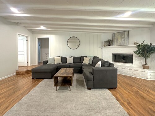 Group-Friendly Anaheim Stay – Spacious, Cozy, and Close to Disneyland BOOK NOW!