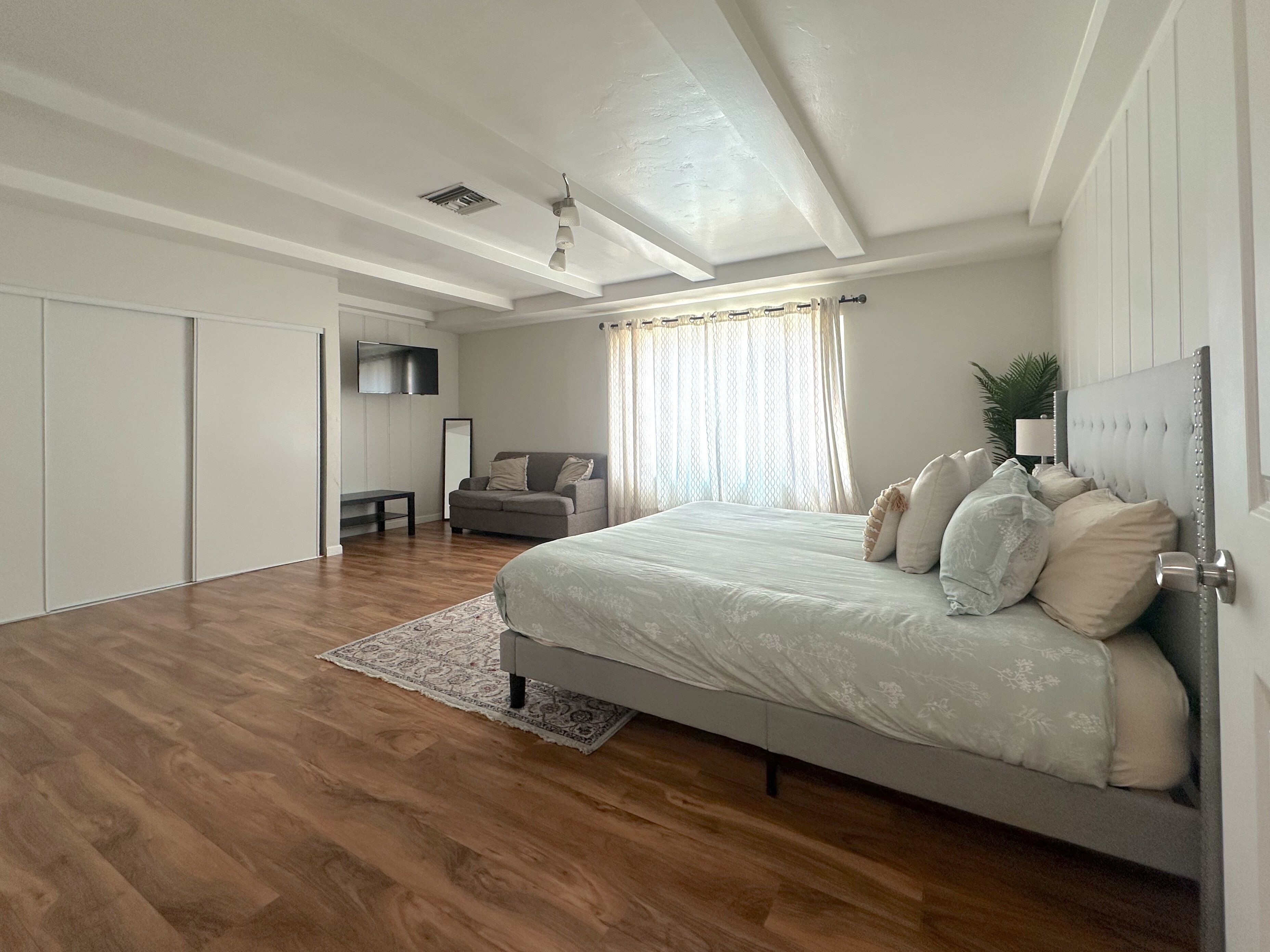 4 slaapkamers, een strijkplank/strijkijzer, wifi, beddengoed