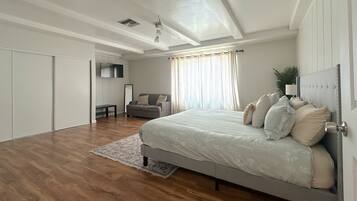 4 bedrooms, iron/ironing board, WiFi, bed sheets