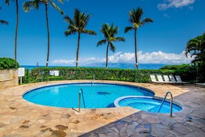 Pool - Direct OCEANFRONT condo with AMAZING VIEWS, Near several BEACHES! (Lahaina)