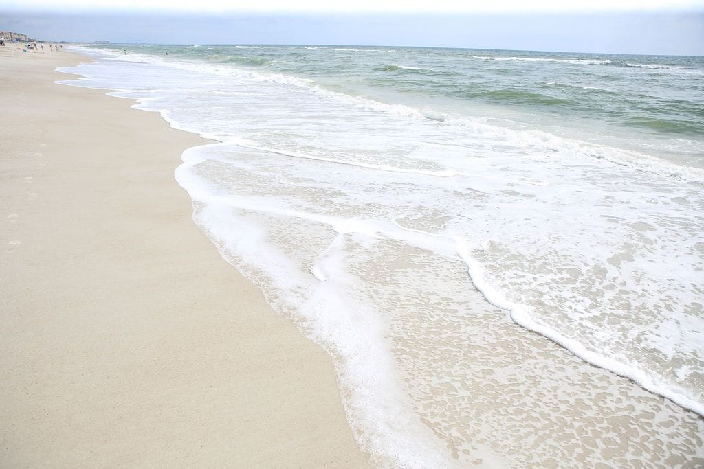 Plage, chaises longues, serviettes de plage