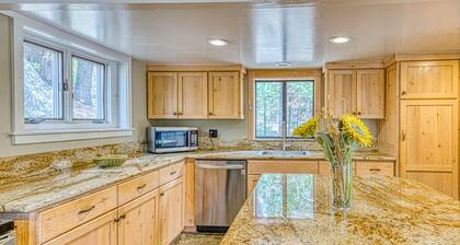 Spacious Family Cabin 4 bdr Lg Deck WIFI Walk to town 1 Acre Shaver Lake