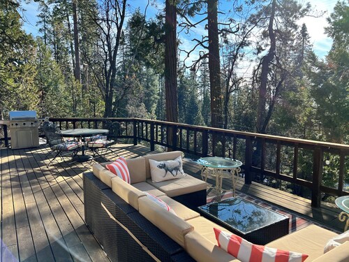 Shaver Lake 5BR Large Deck Game Room Sledding on Property Near Skiing & Lake