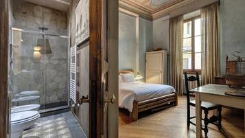 3 camere, una scrivania, ferro/asse da stiro, culla da viaggio