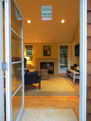 Spectacular Cottage Minutes from Town, Trails, and Biking!