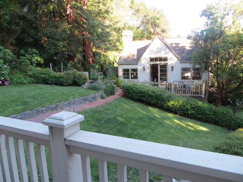 Spectacular Cottage Minutes from Town, Trails, and Biking!