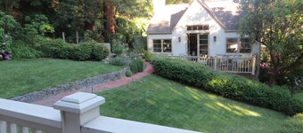 Spectacular Cottage Minutes from Town, Trails, and Biking!