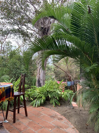 Precioso retiro de selva de 2 dormitorios, playa "privada" cerca.         