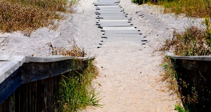 Reihenhaus am Meer! Im Hinterhof eingezäunt! Haustierfreundlich! 5. Mai - 30. Juni Geöffnet!