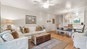 Smart-TV, DVD-Player, Bücher