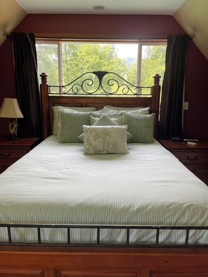 2 chambres, fer et planche à repasser, lit de bébé portatif