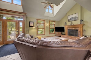 TV, fireplace, DVD player