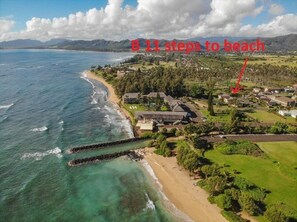 Beach nearby, sun-loungers, beach towels - Very,  very affordable. Steps to paved, oceanfront path. Oceanside, end unit (Kapaa)