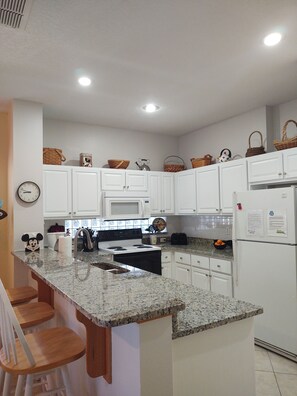 Fridge, microwave, oven, stovetop - Kid Friendly Home W/Pool  in Gated Community,10 Min. to Disney (Kissimmee)