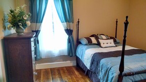 5 bedrooms, iron/ironing board, WiFi, bed sheets