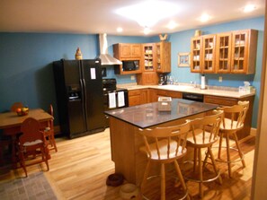 Fridge, microwave, oven, stovetop - 1855 Farmhouse l Fully Restored with 5 Bedrooms - Family and Pet Friendly (Irasburg)