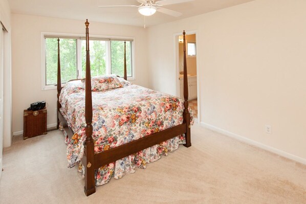 5 bedrooms, iron/ironing board, free WiFi, bed sheets