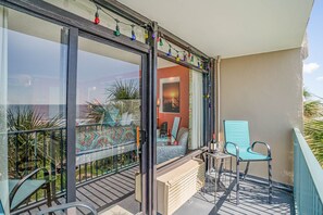 Terrace/patio - "Oceans Edge" ~ Oceanfront king condo w/ breathtaking views and resort amenities (Myrtle Beach)